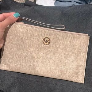 Micheal Kors wristlet